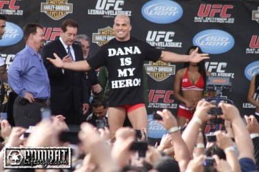 tito_ortiz_dana_hero-610x406