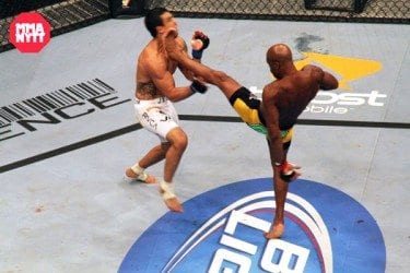 28_MMAnytt-anderson-silva-vitor-belfort-kick