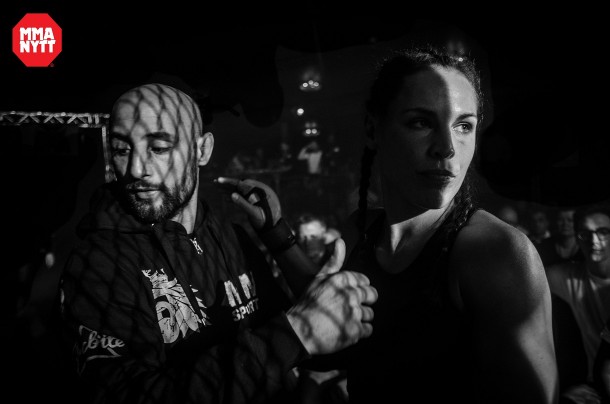 Lina Länsberg innan match med si make Martin Akhtar.