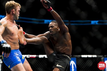 Alexander Gustafsson-vs-Jon-Jones13