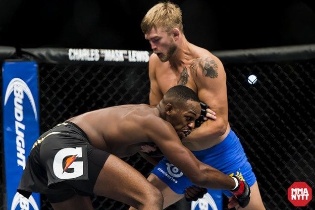 Alexander Gustafsson-vs-Jon-Jones4