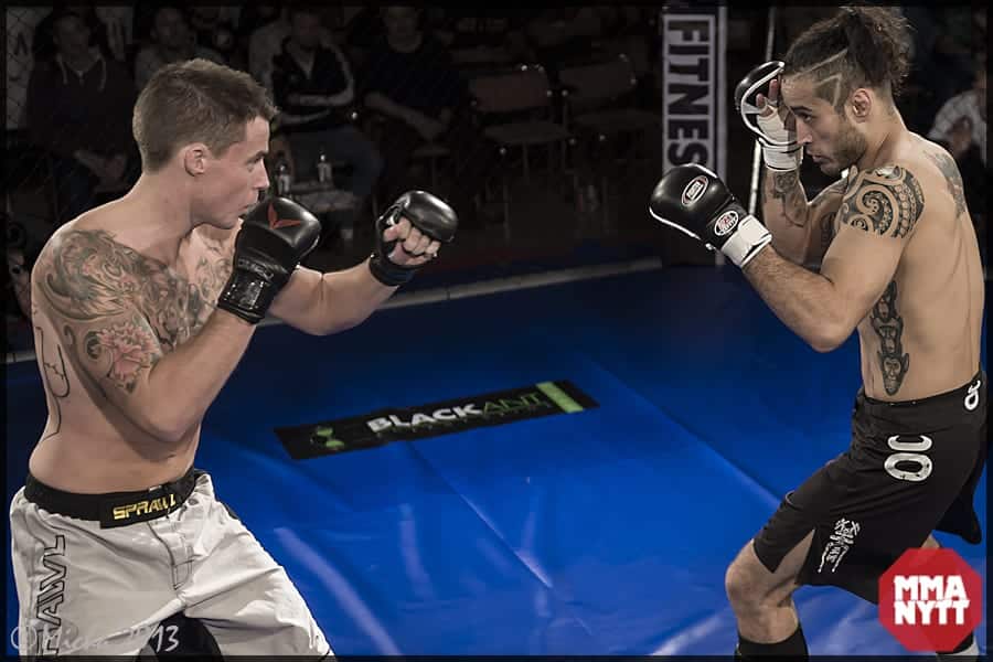 Flores förlorade visserligen sin professionella debut, men dessförinnan segrade han mot just Robin Tuomi (vänster) i amatör MMA-SM. Foto: Micha Forssberg