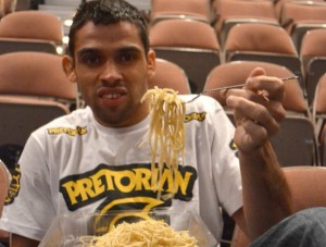 ufc_renanbarao_div_robertasalomone