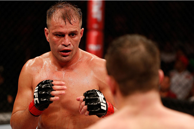 Fabio Maldonado kan ta flera hårda smällar utan att vika ner sig. Det visade han inte minst i matchen mot Gian Villante (bilden). Foto: UFC