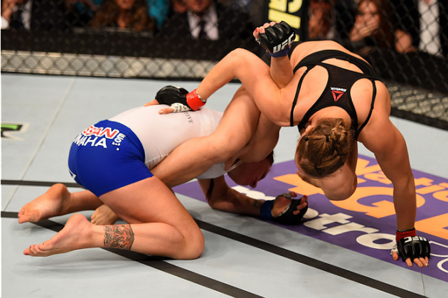 Ronda Rousey med ett snabbt och unikt armlås. Foto: UFC