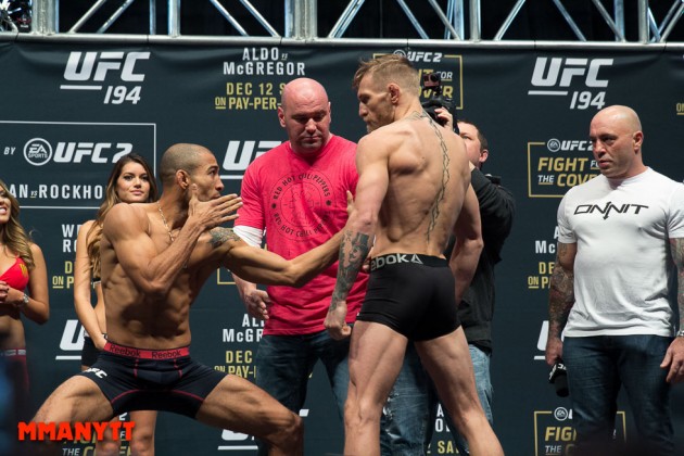 Staredown Jose Aldo Conor McGregor UFC 194 Weigh In Las Vegas MMAnytt Photo Mazdak Cavian 2015-72