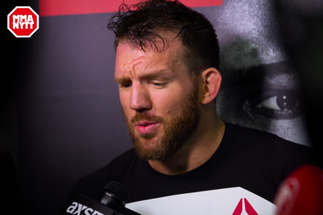 Ryan "Darth" Bader misslyckades med att få ner Johnson, och blev kort därefter knockad. Foto: Mazdak Cavian