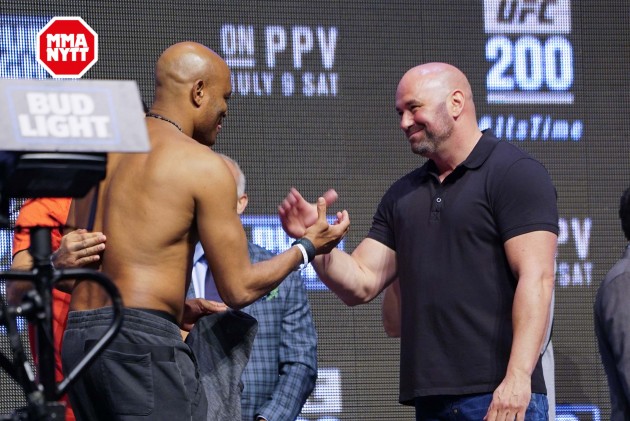 UFC 200 Las Vegas Weigh Ins 2016-07-08 Anderson Silva Dana White photo MMAnytt.se Vince Cachero (110 of 155)