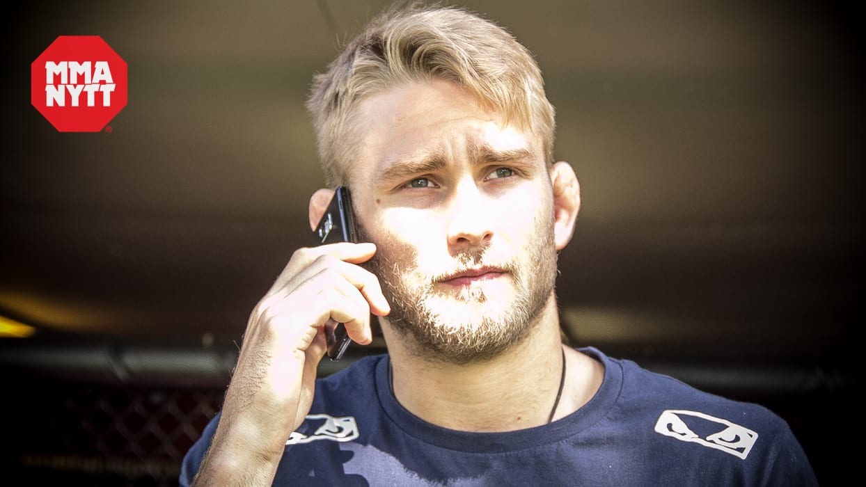 Alexander Gustafsson with a cellphone ufc mmanytt studiomma