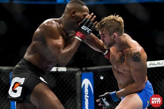 Alexander Gustafsson-vs-Jon-Jones15