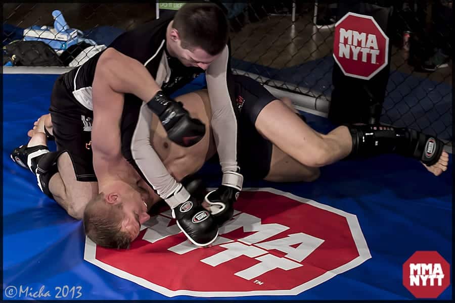 Matthias Freyschuss vs Nebojsa Grbic SM i Amatör MMA Nyköping träffen 20131108 fotograf Micha Forssberg 012