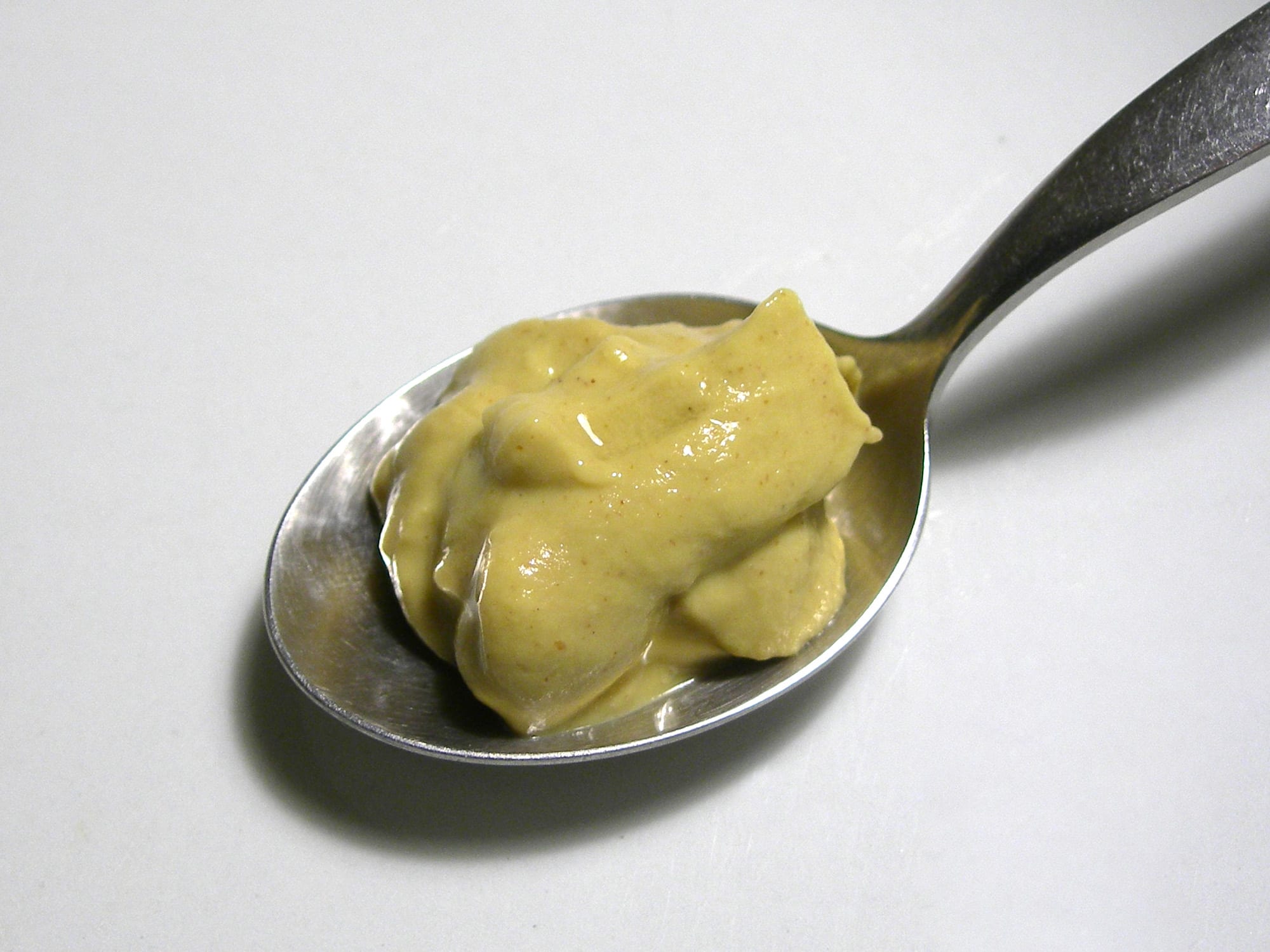 Dijon_mustard_on_a_spoon_-_20051218 mmanytt