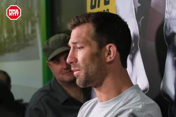 UFC 199 Luke rockhold Open Workouts Close-30