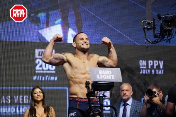 UFC 200 Las Vegas Weigh Ins 2016-07-08 Frankie Edgar photo MMAnytt.se Vince Cachero (95 of 155)