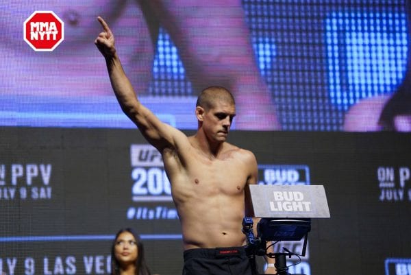 UFC 200 Las Vegas Weigh Ins 2016-07-08 Joe Lauzon photo MMAnytt.se Vince Cachero (15 of 155)