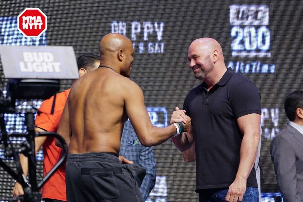 UFC-200-Las-Vegas-Weigh-Ins-2016-07-08-Anderson-Silva-Dana-White-photo-MMAnytt.se-Vince-Cachero-111-of-155-1000×668