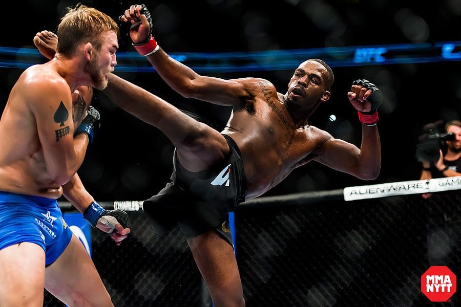 Alexander-Gustafsson-vs-Jon-Jones17