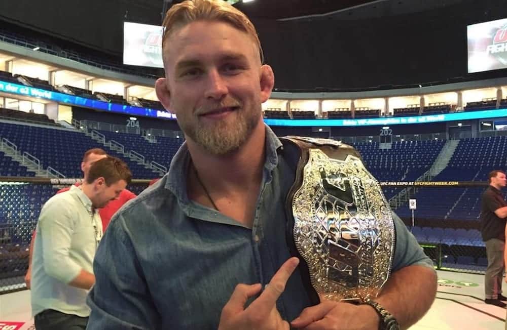 Alexander Gustafsson The Mauler UFC Belt MMA MMAnytt