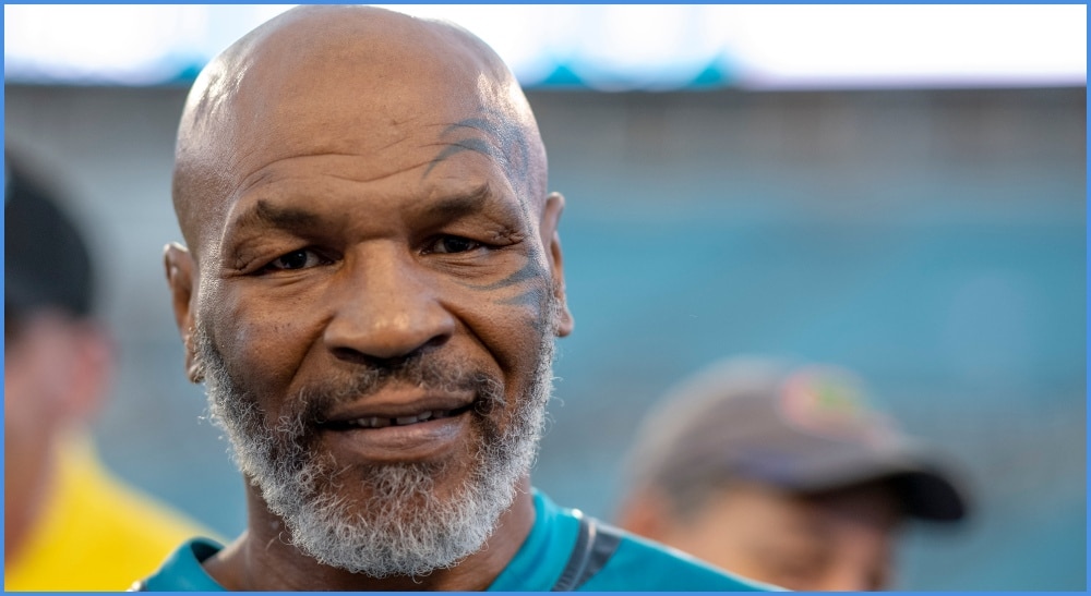 Mike Tyson (© Douglas DeFelice-USA TODAY Sports)